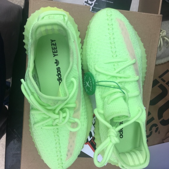 Preview adidas Yeezy Boost 350 V2 Glow in the Synth Music